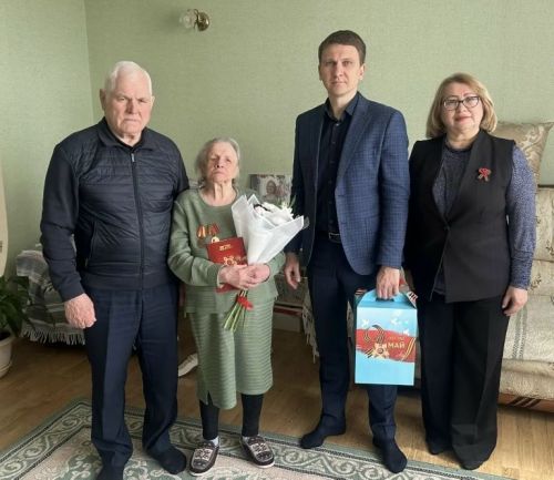 В Елабуге поздравили со столетием ветерана Анастасию Дудкину