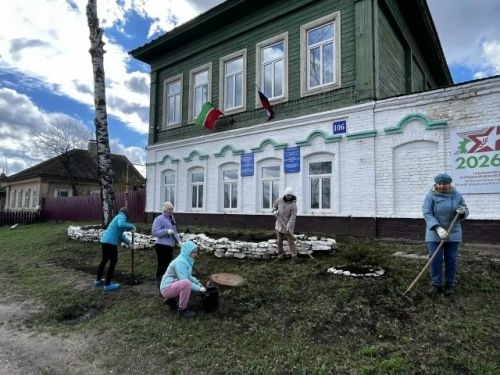 Педагоги Елабуги преобразили территорию Детского эколого-биологического центра