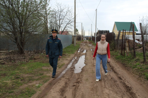 В Елабужском районе сотрудники МЧС проводят рейды по садовым товариществам