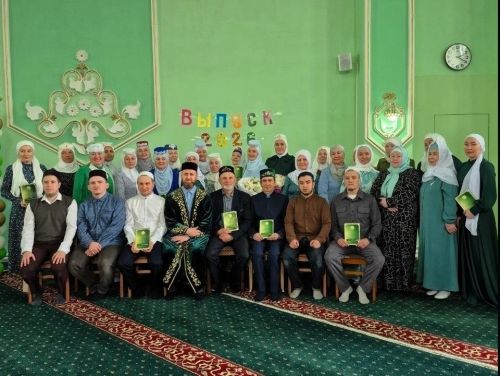 В Соборной мечети Елабуги состоялся выпуск слушателей медресе