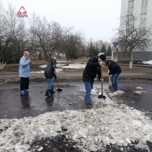 В Елабуге проходит общегородской субботник