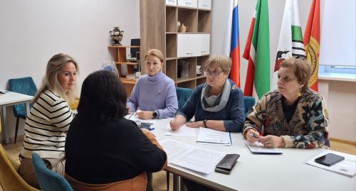 «У женщин сердца всегда открыты»: в Елабуге прошла душевная встреча серебряных волонтеров