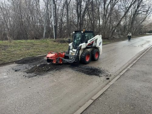 В Елабуге приступили к ямочному ремонту дорог