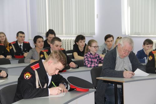 Более 170 суворовцев и сотрудников написали диктант «Подвиг 1418» в Елабуге