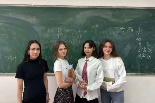 Студенты Елабужского института КФУ завершают стажировку в китайском Сиане