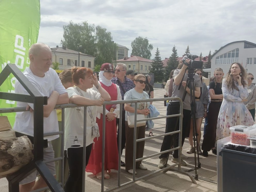 Том ям с морепродуктами готовили на фестивале «Пир в мир» в Елабуге