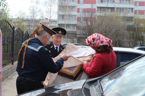 Елабужскому храму подарили икону, посвященную участникам СВО