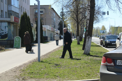 «Мне стыдно»: елабужане ответили за хождение по газонам