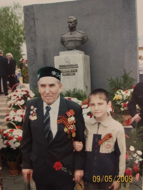 «Строгий, но добрый»: врач Елабужской ЦРБ поделился историей своего деда-фронтовика