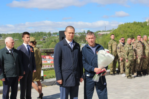 В День Победы в Елабуге вручили награды семьям бойцов и открыли бюсты двум Героям России