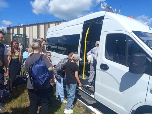 Первые 135 детей отправились в лагерь «Юный Строитель» под Елабугой