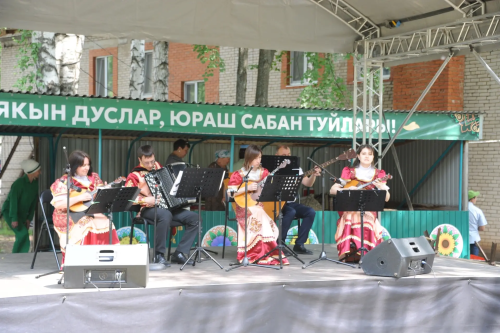 В Старых Юрашах День России отметят концертом с Гузель Уразовой