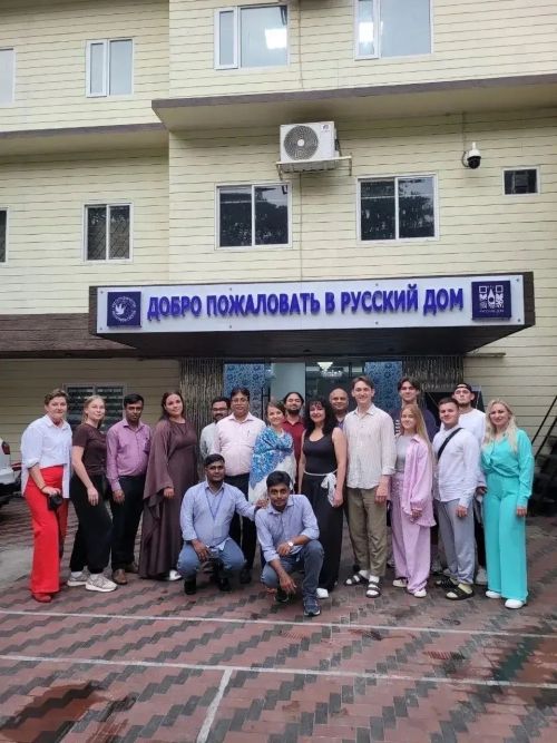Ансамбль «Алабуга» выступил на приеме ко Дню России в Бангладеш