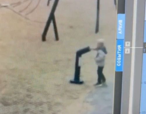 Алабуганың «Йорт янындагы бакча» скверында кабат яктырткычны ватканнар