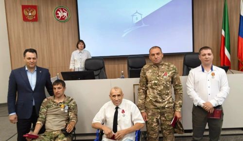 Участникам СВО из Елабуги вручили государственные награды