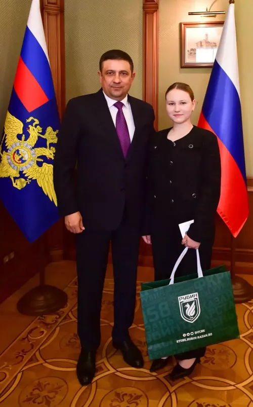 Семья полицейского рассказала министру МВД РТ о планах сына учиться в Елабуге
