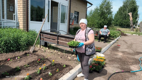 В Елабужском районе сельские поселения украшают цветами