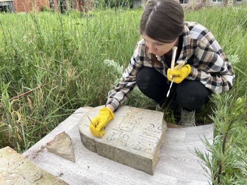 В Елабуге завершили первый этап реставрации старинных надмогильных памятников