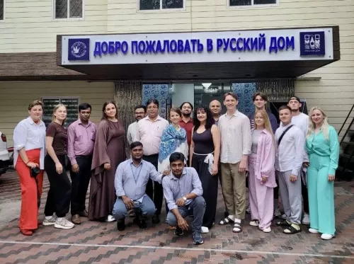 «Алабуга» ансамбле Бангладешта Россияне һәм Татарстанны тәкъдим итте