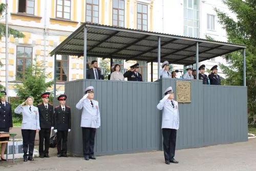 Алабугада 33 суворовчы аттестат алды һәм училище байрагы белән хушлашты