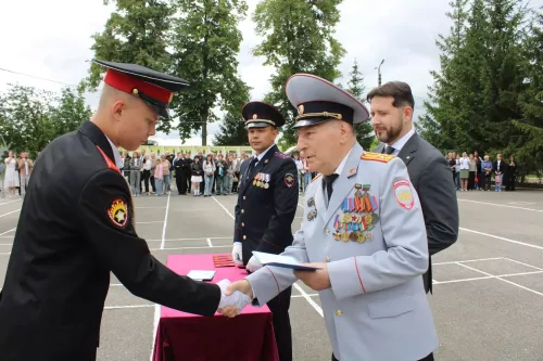 Алабугада 33 суворовчы аттестат алды һәм училище байрагы белән хушлашты