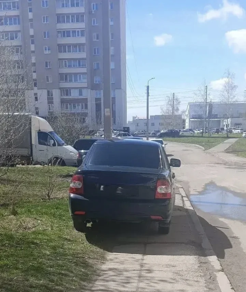 Алабугада машинаны газонга куйган өчен 3500 сумга кадәр штраф яный