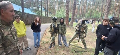 В лагере «Юный строитель» для детей провели военно-патриотические мастер-классы