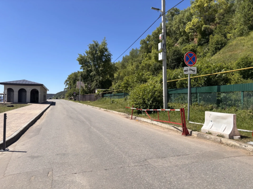 В Елабуге автомобиль на большой скорости врезался в шлагбаум на пляже