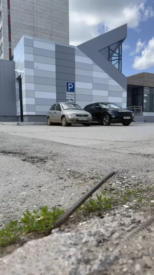 Алабугада коммуналь хуҗалык хезмәткәрләре чыгып торган арматураларны юк итә