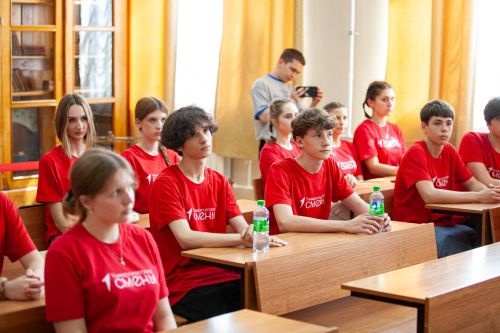 В Елабужском институте КФУ школьники встретились с Рустемом Нуриевым