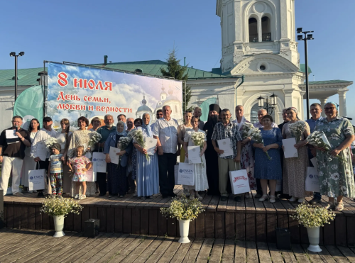 Алабугада Гаилә, мәхәббәт һәм тугрылык көнен билгеләп үттеләр