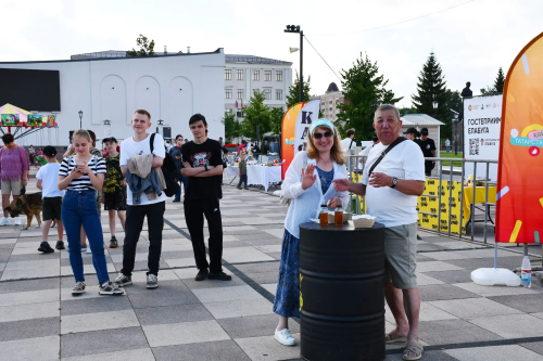 Айдар Салахов приготовил лагман на фестивале «Пир в мир» в Елабуге