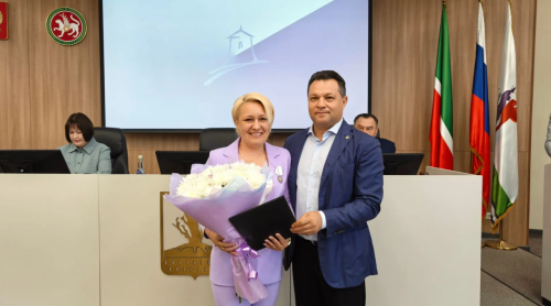 Алабугада волонтерларны һәм тәрбиячеләрне бүләкләделәр