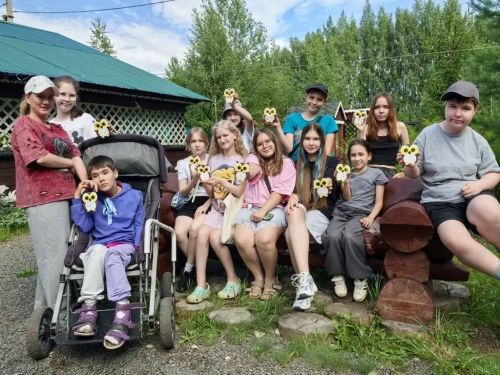 Дети из центра «Астра» провели семейный день в нацпарке «Нижняя Кама»