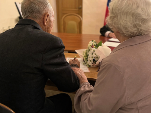 Самыми возрастными молодоженами Челнов стали 88-летний жених и 85-летняя невеста