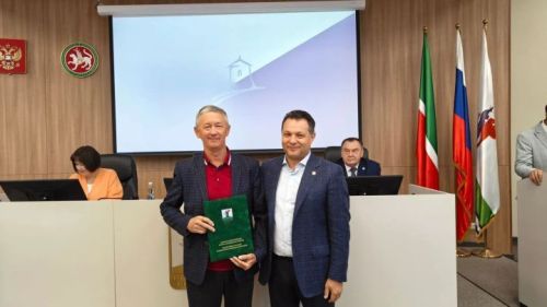 Алабуга табибын сәламәтлек саклау өлкәсендәге күпьеллык хезмәте өчен бүләкләделәр