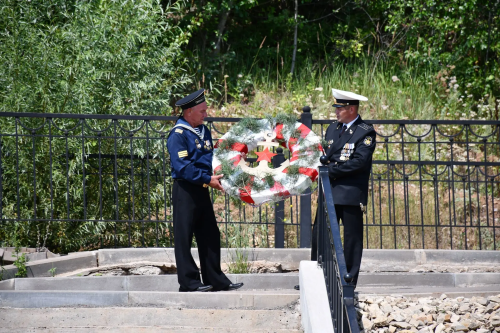 Тройной удар в рынду и макет подлодки: как Елабуга чествовала моряков