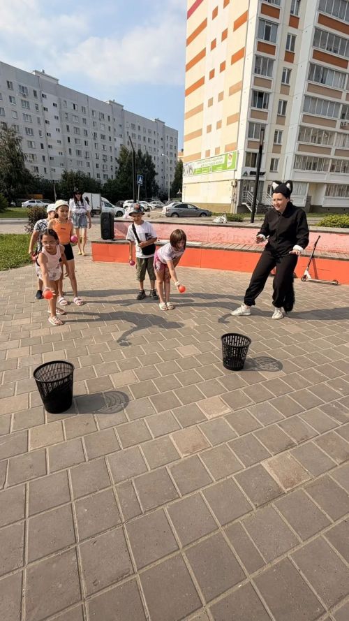 В сквере «Сад у дома» прошла игровая программа для детей