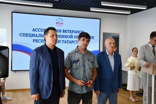 Алабугада һәлак булган сугышчыларның гаиләләренә Батырлык орденнары тапшырылды