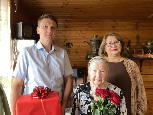 В Елабуге поздравили с 90-летием ветерана здравоохранения Зою Кузнецову