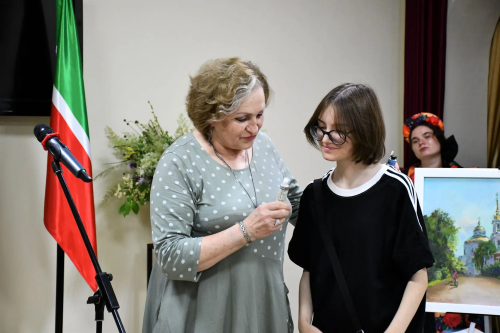 В Елабужском колледже культуры открылась выставка работ пленэра