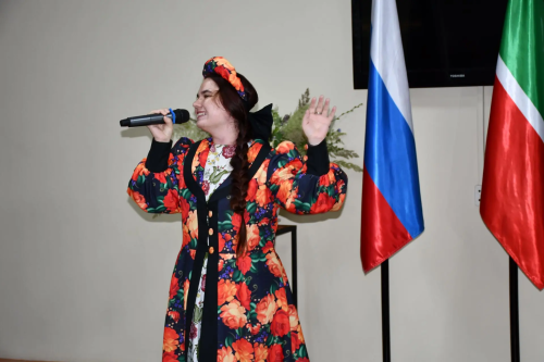 В Елабужском колледже культуры открылась выставка работ пленэра