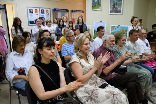 В Елабужском колледже культуры открылась выставка работ пленэра