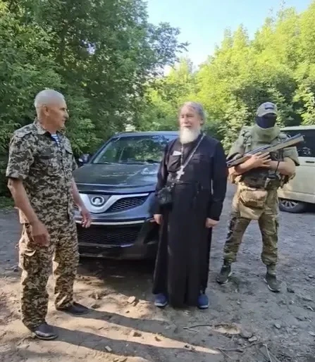 Священник Елабужского благочиния передал личный автомобиль на нужды СВО