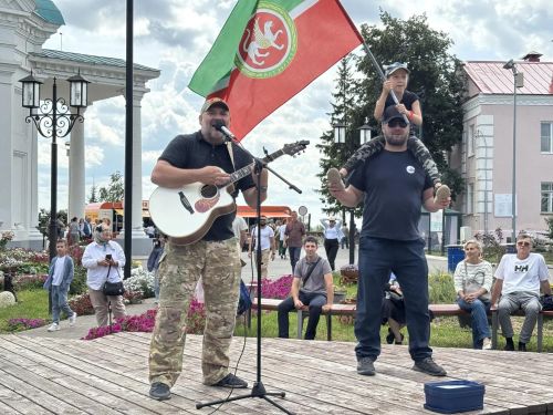 Фронтовой звонарь Вадим Мартовой дал концерты в Елабуге
