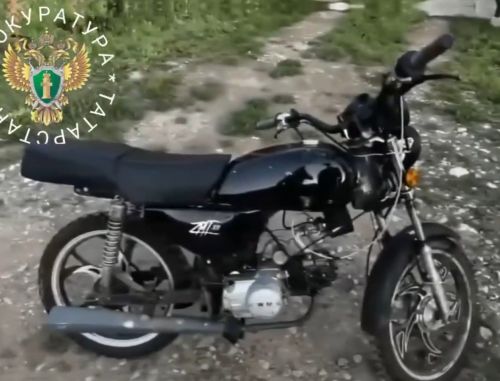 Алабугада хатын-кызны улына мопедта йөрүгә юл куйганы өчен хөкем итәчәкләр