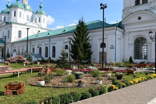Алабугадагы Спас соборы прихожаннары чәчәк бакчалары булдыра