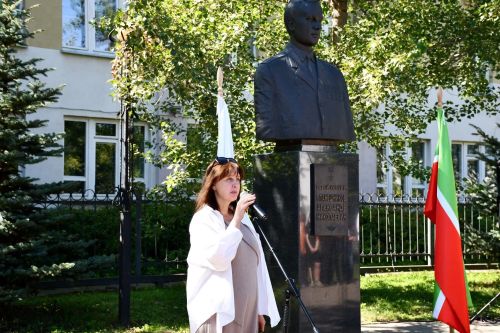 Алабуга халкы Россия Герое Александр Епанешниковны искә алды