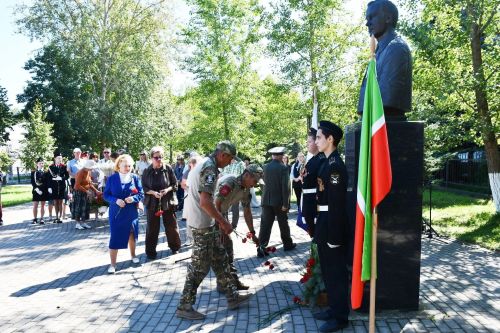 Алабуга халкы Россия Герое Александр Епанешниковны искә алды