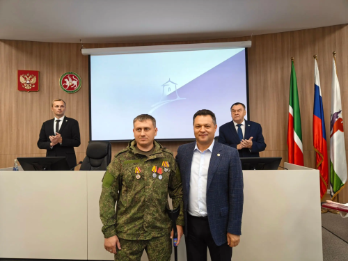 На общегородской планерке в Елабуге наградили участников СВО